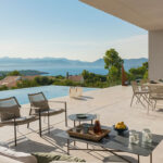 Terrace with an infinity pool, outdoor furniture and views of the sea and mountains