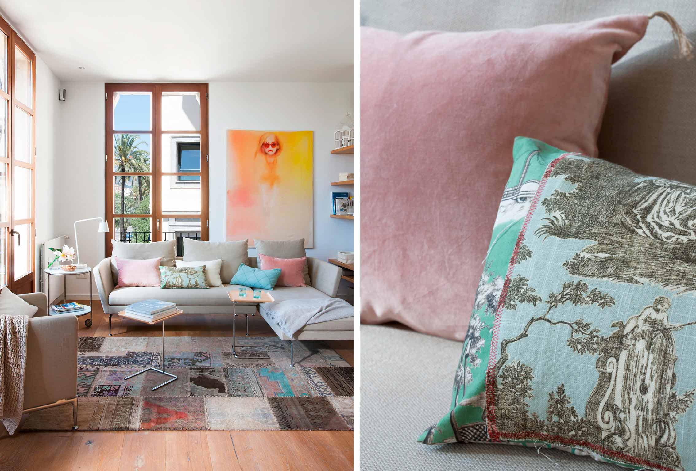 Salón con obra de arte y alfombra de retales, y detalle de cojines rosa y verde agua