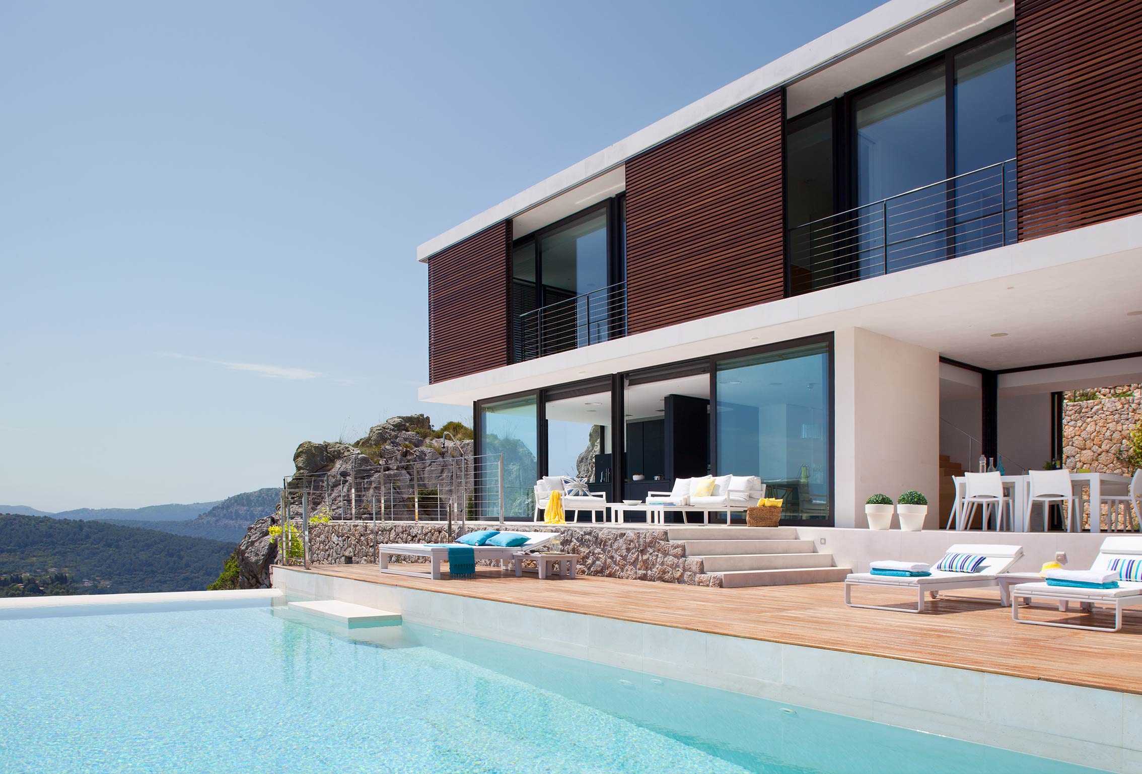 Bau von Swimmingpools in Luxusvillen auf Mallorca